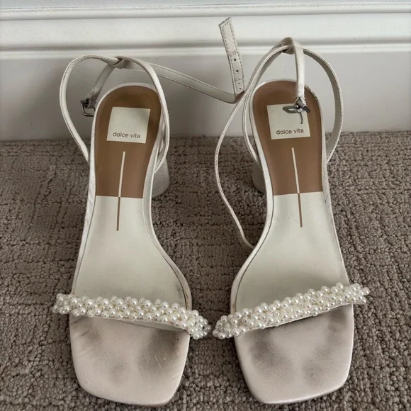Dolce Vita Women's Cream Sandals - Picture 1 of 3